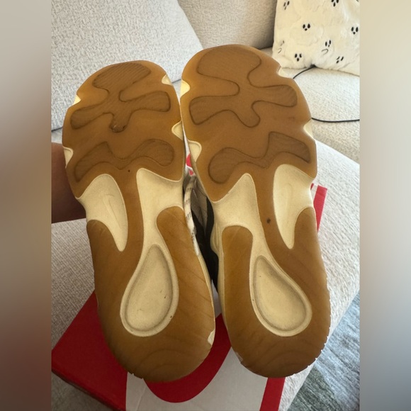 Women’s Nike Tech Hera size 8 - Picture 6 of 7